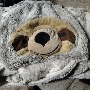 Cozy Sloth Face Throw Blanket - Gray and Brown